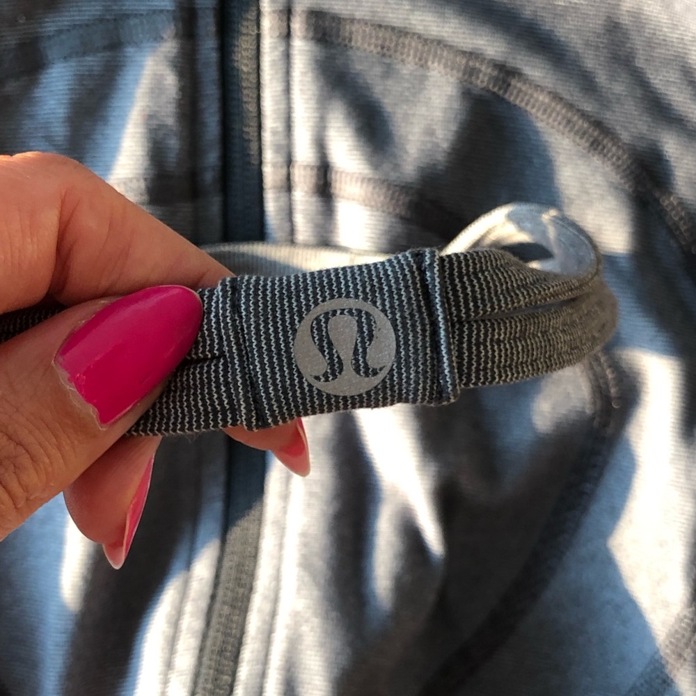 (SOLD) Lululemon define jacket size 2 with a matching headband - Picture 3 of 10